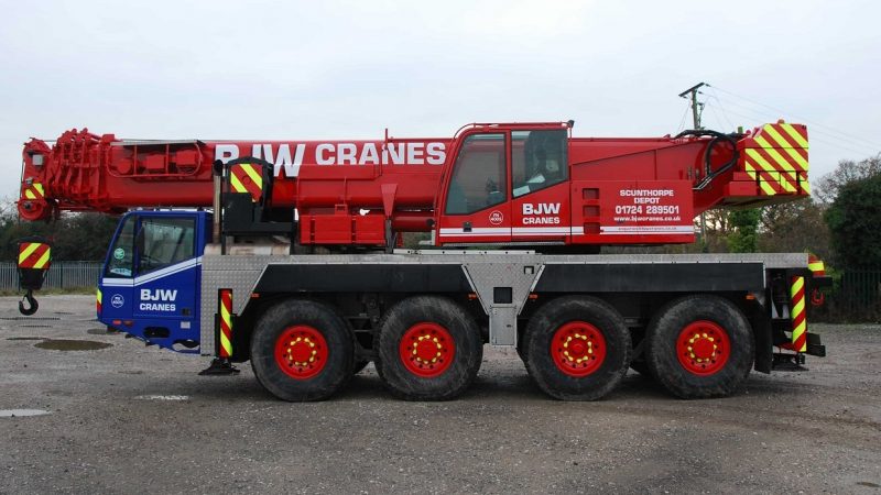 How much does mobile crane hire cost?