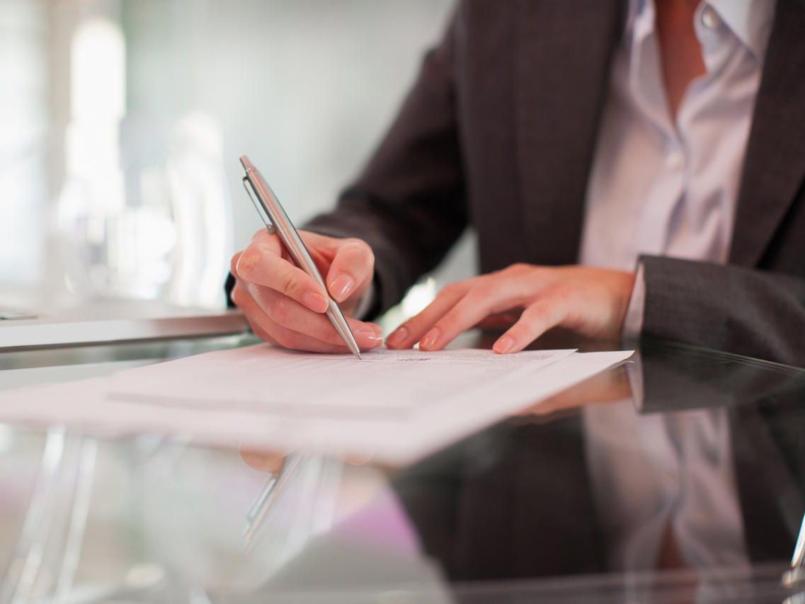 The process involved in establishing an operating agreement for LLC from a business agent